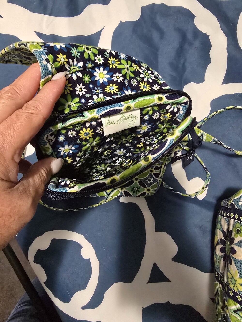 Vera Bradley 3-Piece Travel & Campus Bundle – Retired "Daisy Daisy" Pattern 🌼✨ - Picture 7 of 10